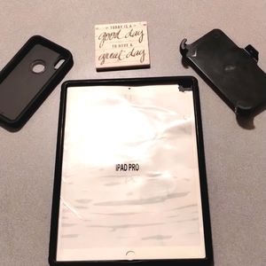 iPad pro 2018 full body case & iPhone XS Max otter box case all together